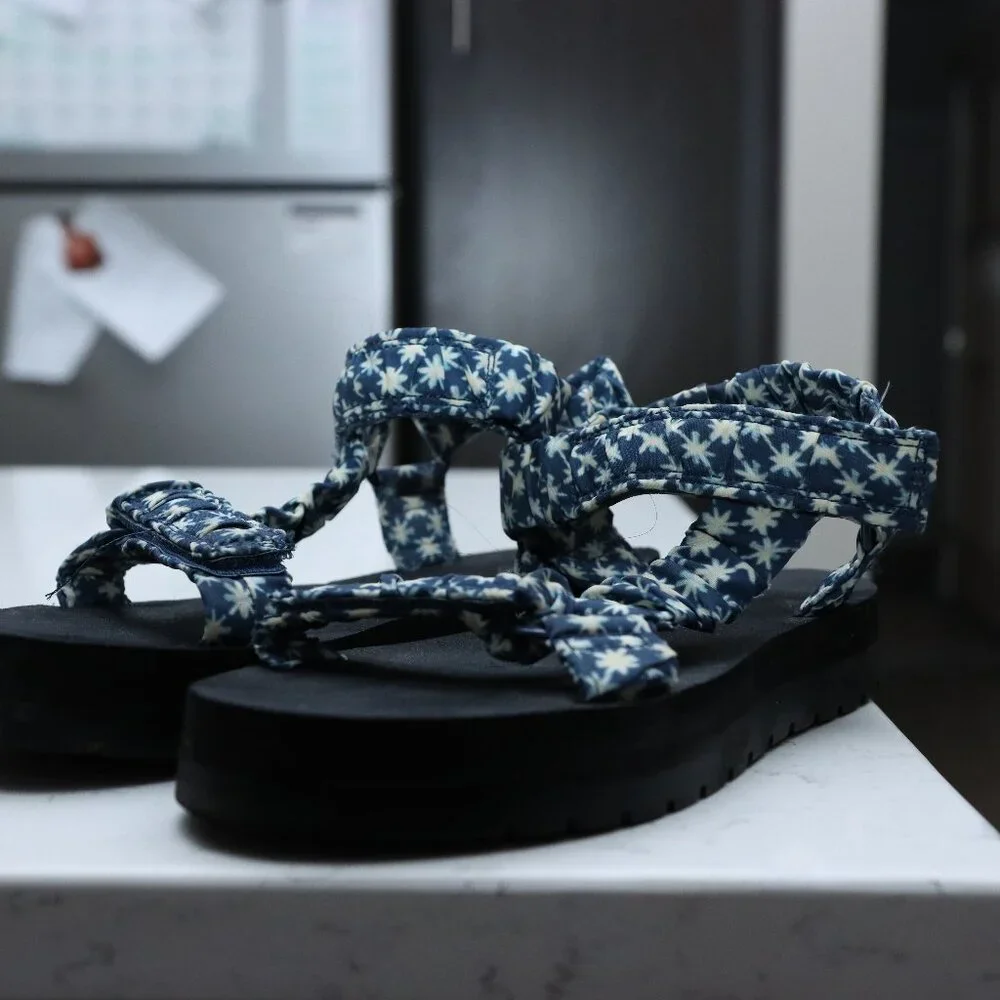 Sandals - Picture 2 of 4